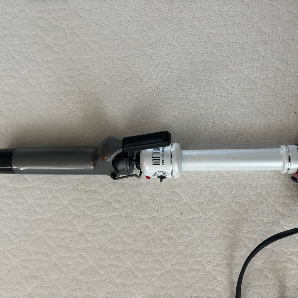 Hot Tools Black and White Curling Iron